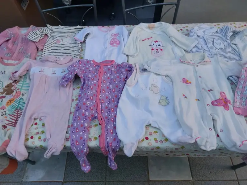 Lote de ropa de bebé variada - 6