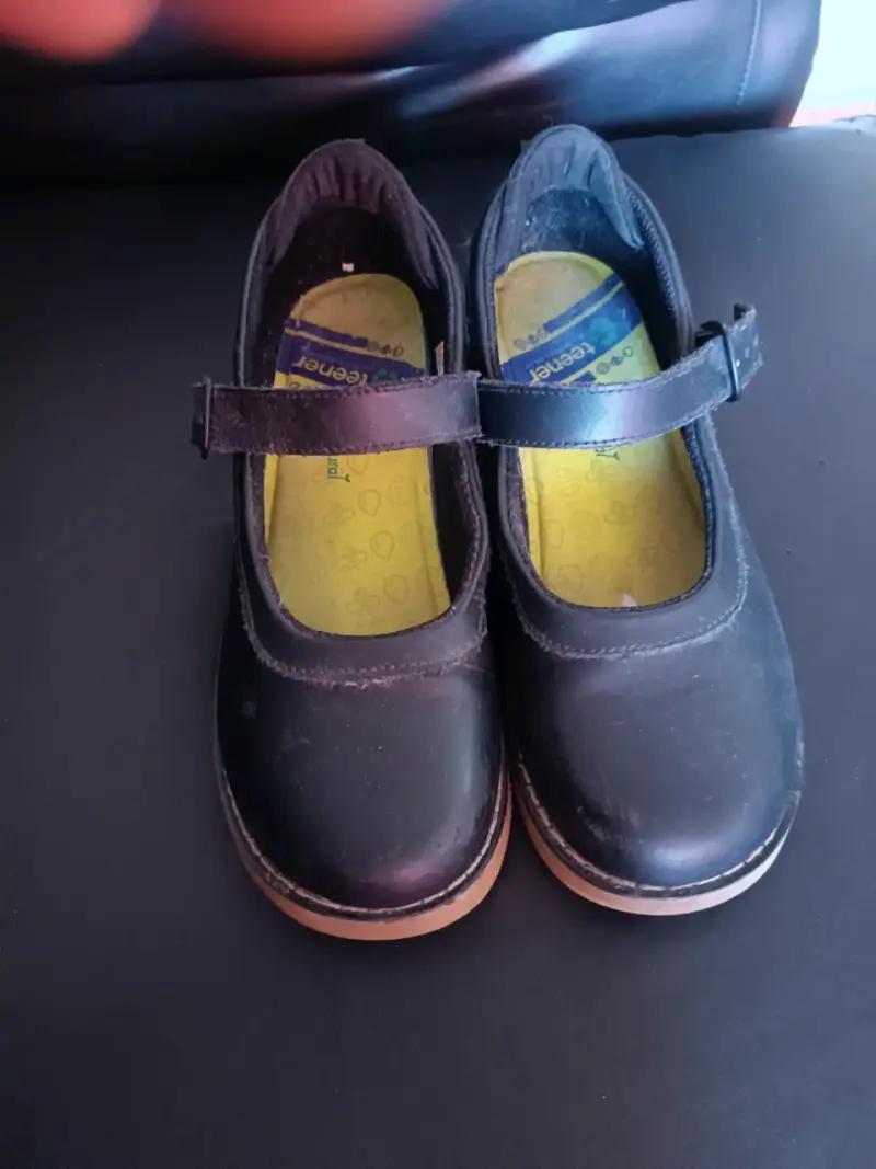 Zapatos negros de niña - 2