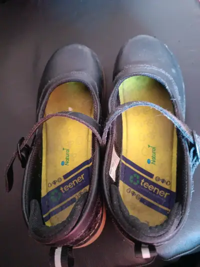 Zapatos negros de niña - miniatura 3