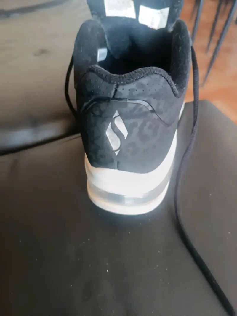 Zapatillas negras Skechers con diseño - 5