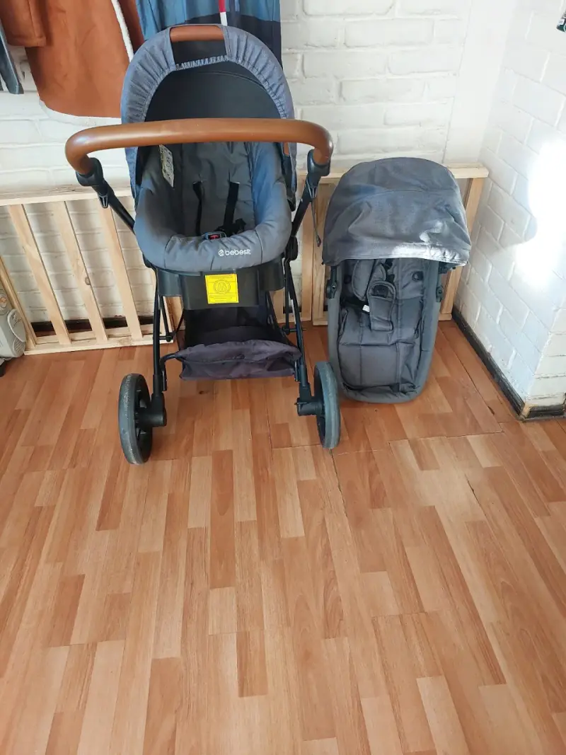 Coche de bebé Bebesit gris - 1