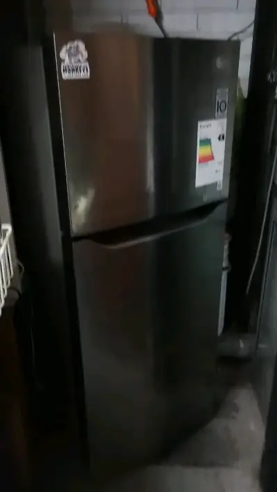 Refrigerador de dos puertas - miniatura 1