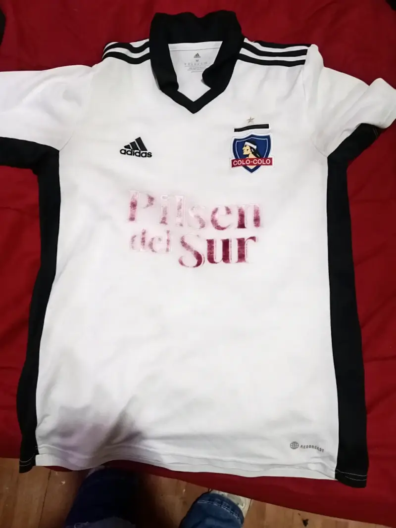 Camiseta deportiva blanca y negra - 1