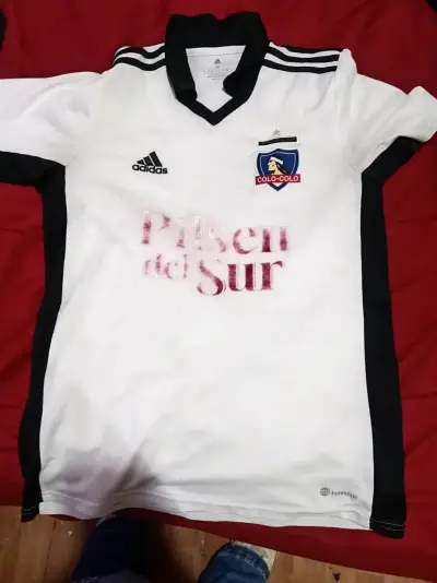 Camiseta deportiva blanca y negra - miniatura 1
