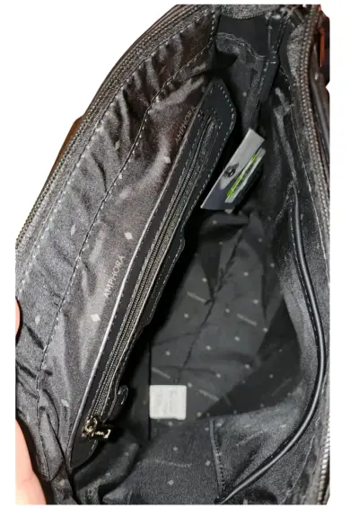 Mochila negra con hebilla - miniatura 3
