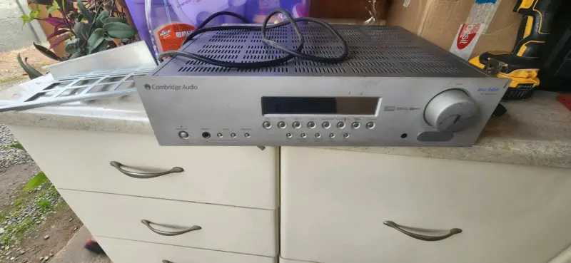 Receptor AV Cambridge Audio plateado - 2