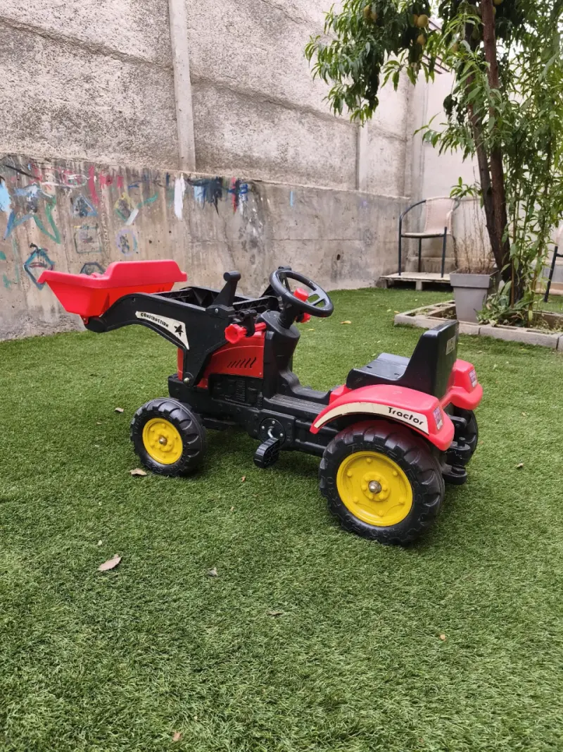 Tractor Infantil a Pedales con Remolque - 1