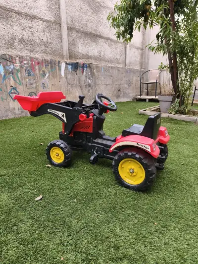 Tractor Infantil a Pedales con Remolque - miniatura 1