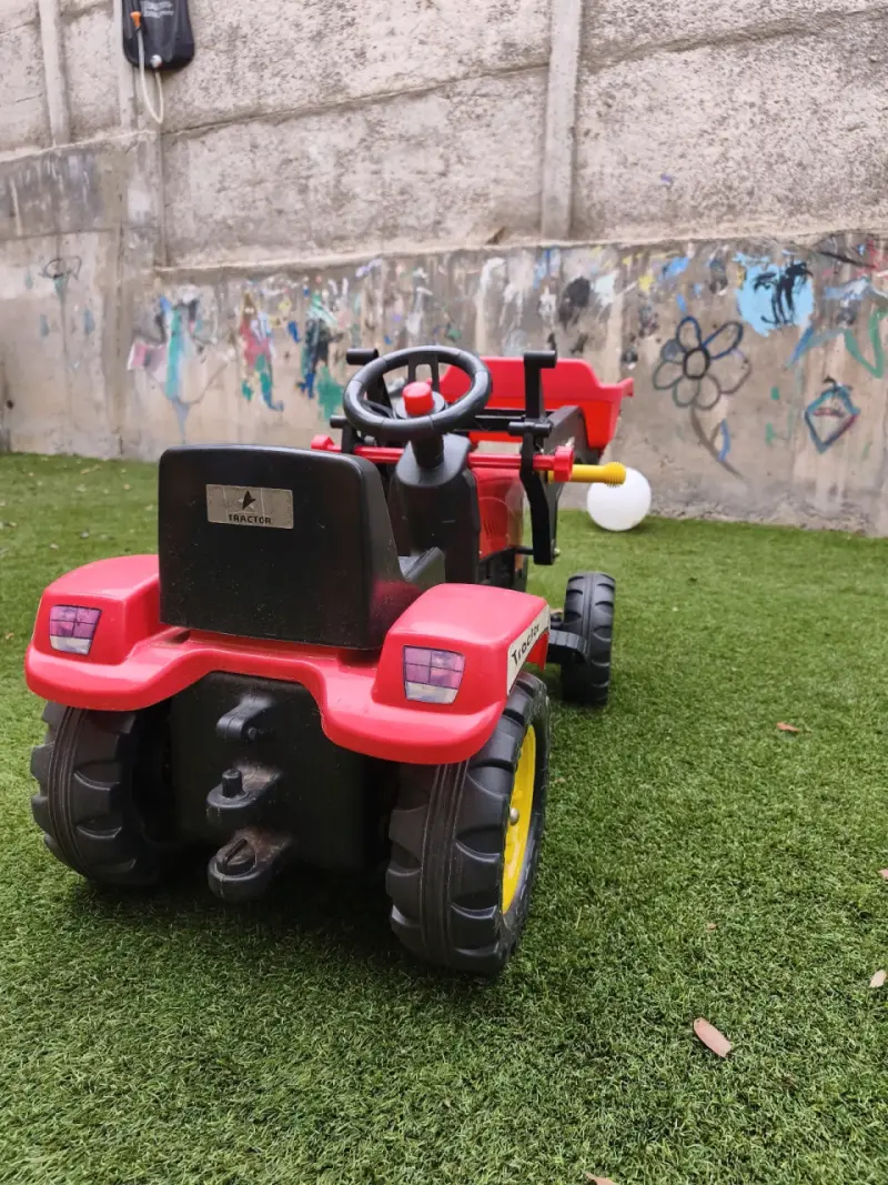 Tractor Infantil a Pedales con Remolque - 2