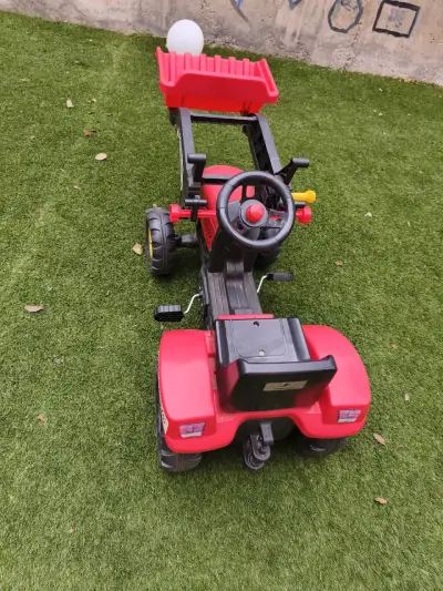 Tractor Infantil a Pedales con Remolque - miniatura 3