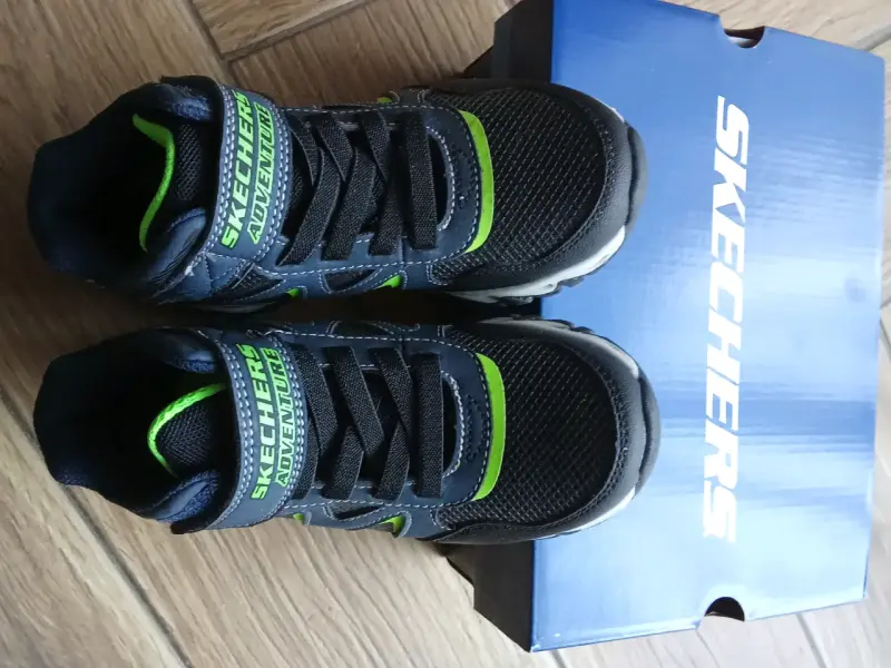 Zapatillas Skechers negras y verdes - 4