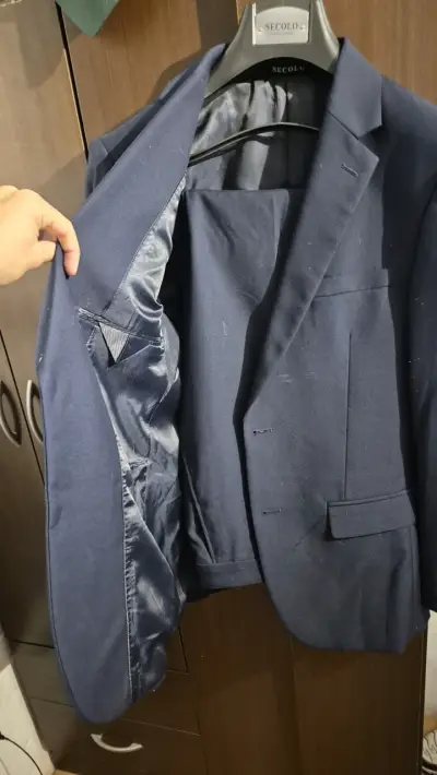 Traje azul marino para hombre - miniatura 2