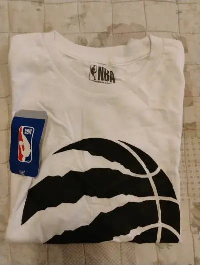 Polera blanca NBA con logo - miniatura 2