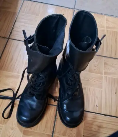 Botas de cuero negras - miniatura 2