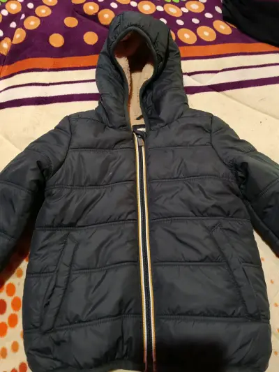 Chaqueta acolchada azul para niños - miniatura 2