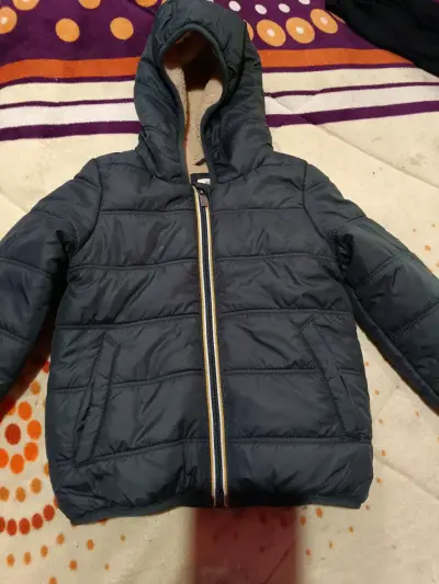 Chaqueta acolchada azul para niños - miniatura 3