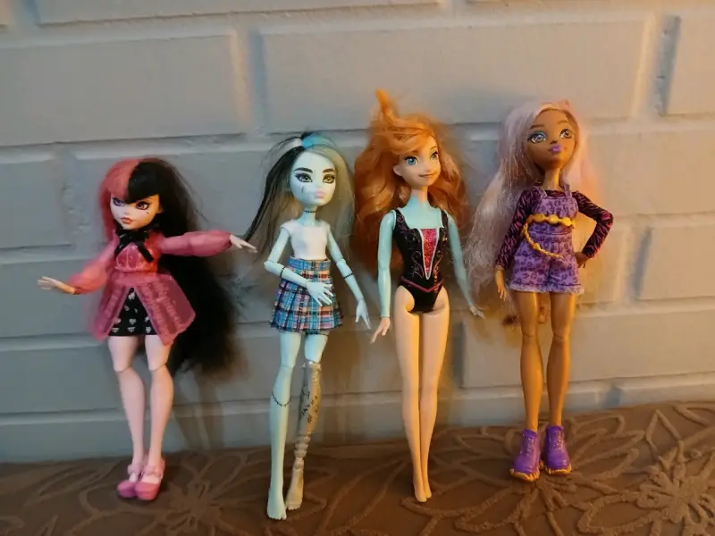 Muñecas variadas colección