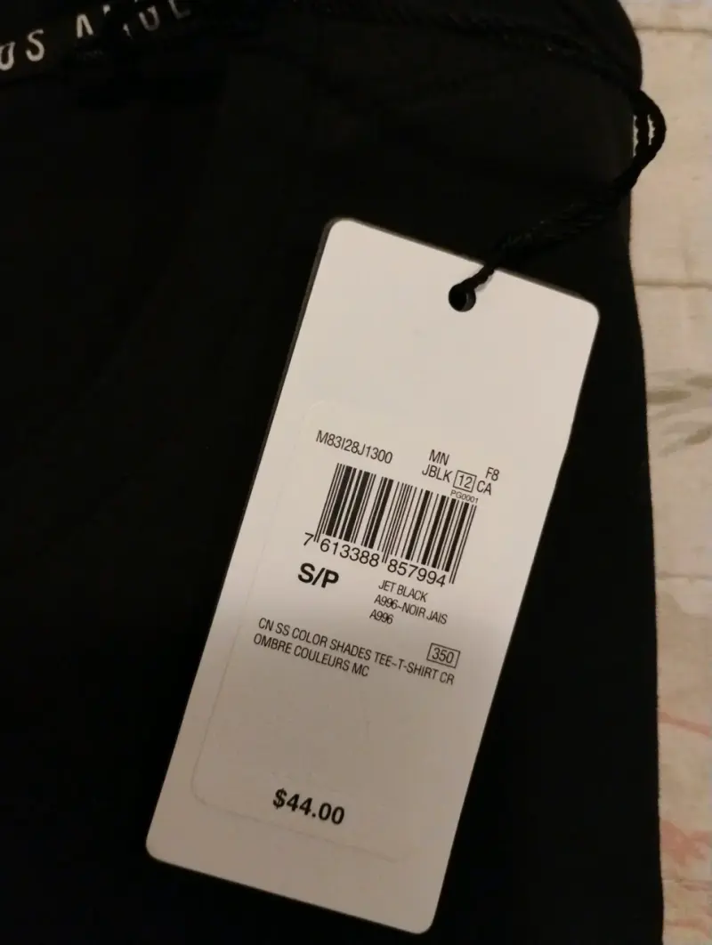 Polera negra GUESS con logo - 3