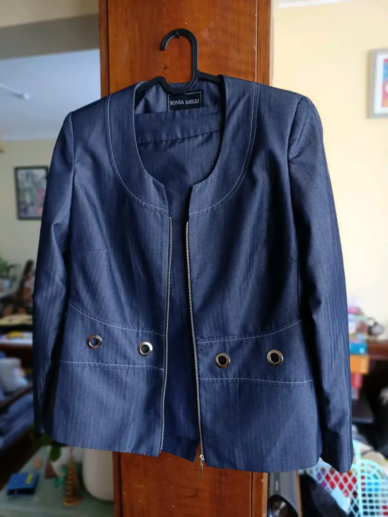 Traje dos piezas con falda midi