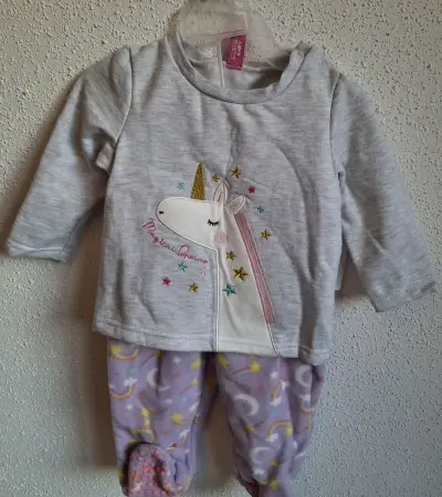 Hermoso pijama niña - miniatura 3