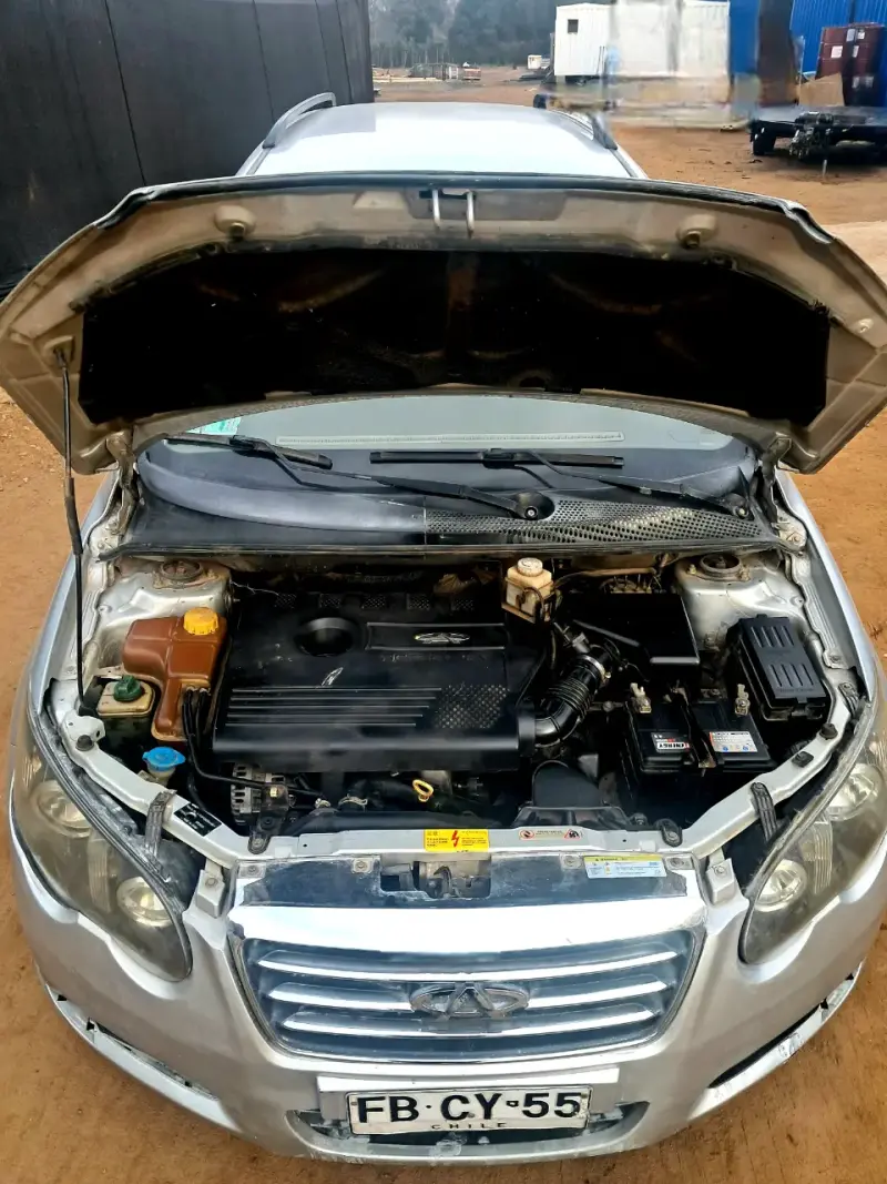 Auto familiar gris metálico - 6