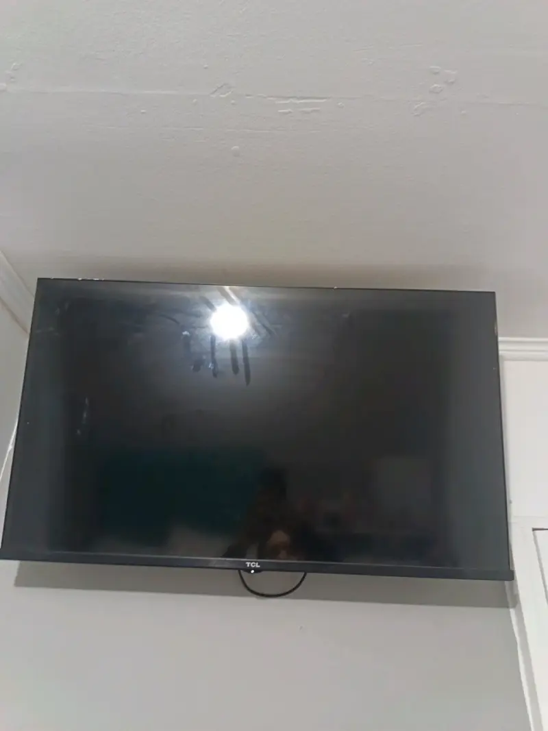 Televisor TCL pantalla plana. Producto negociable - 1