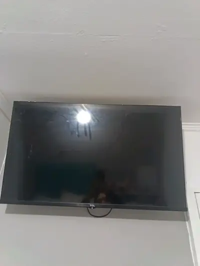 Televisor TCL pantalla plana. Producto negociable - miniatura 1