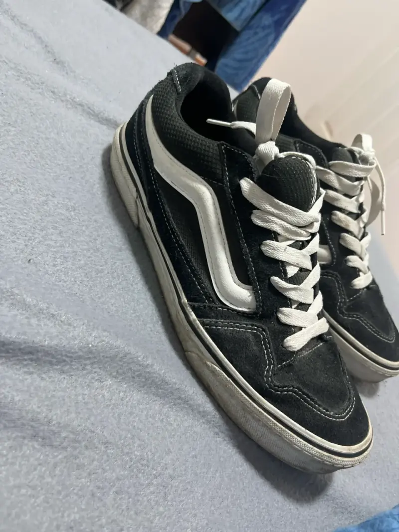 Zapatillas negras con cordones - 2