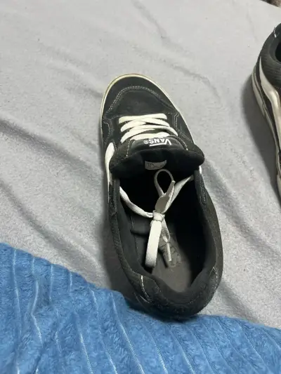 Zapatillas negras con cordones - miniatura 3
