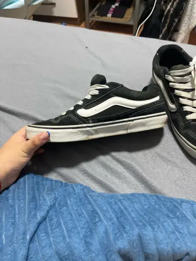 Zapatillas negras con cordones - miniatura 4