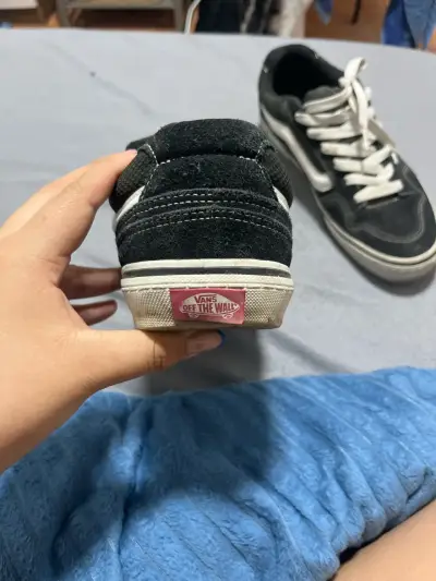 Zapatillas negras con cordones - miniatura 5