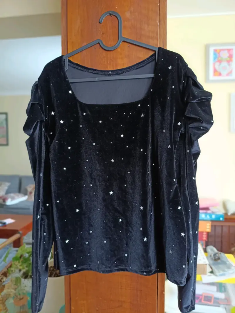 Blusa de plush con estrellas