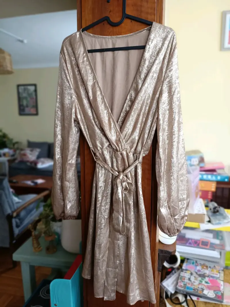 Vestido dorado brillante