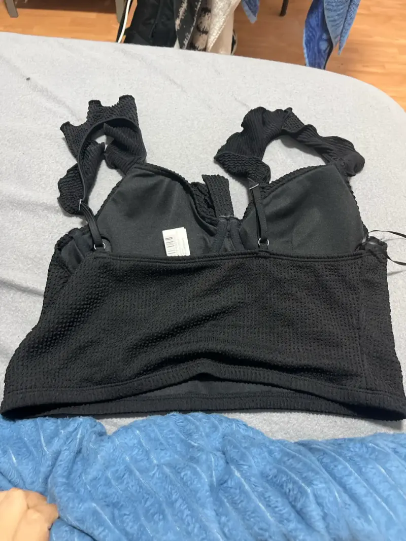 Top negro con volantes, traje de baño - 2