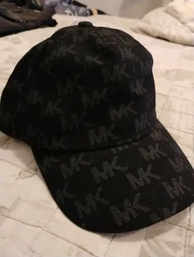 Gorra negra MK - miniatura 1