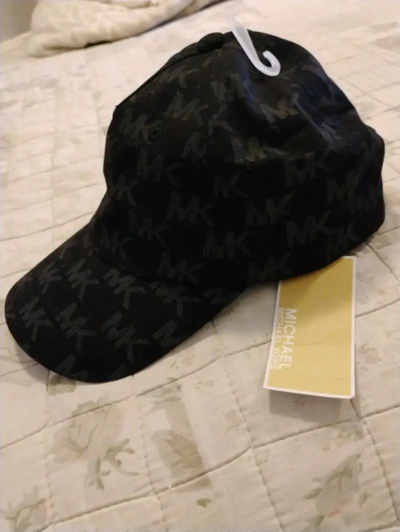 Gorra negra MK - 2