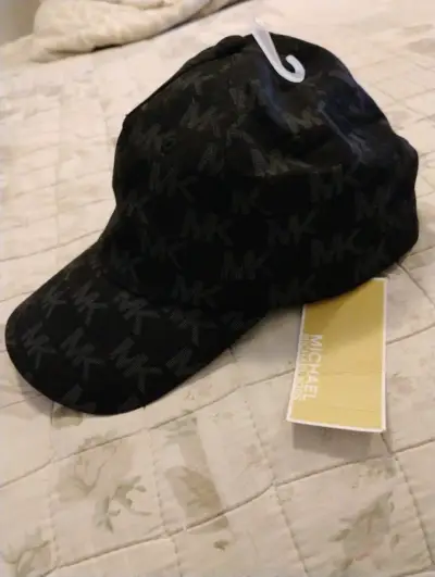 Gorra negra MK - miniatura 2