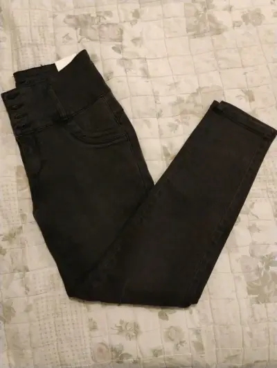 Jeans negros ajustados nuevos - miniatura 2