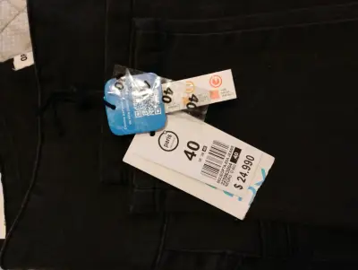 Jeans negros ajustados nuevos - miniatura 3
