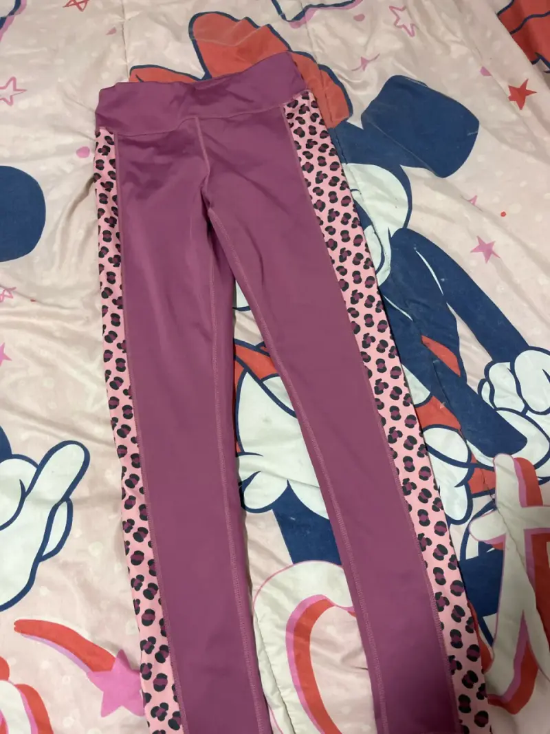 Leggings morados con estampado animal - 1