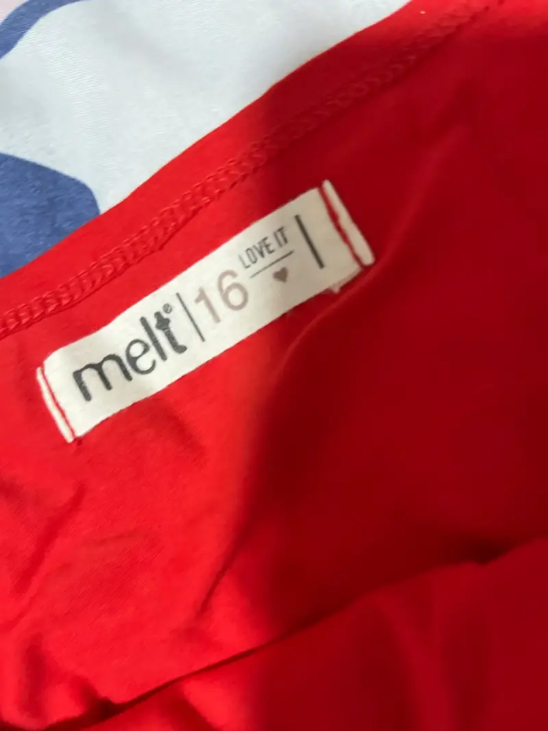 Polera roja con lazos - 2