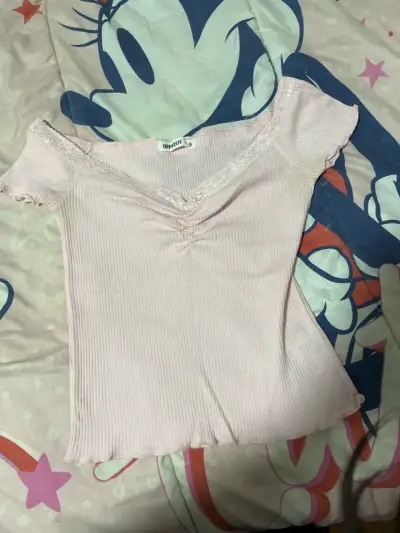 Polera rosada de encaje - miniatura 1