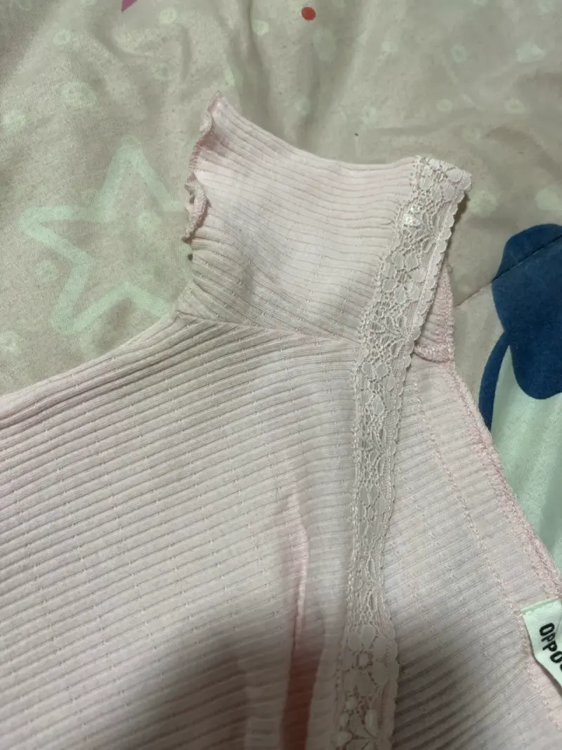 Polera rosada de encaje - 2