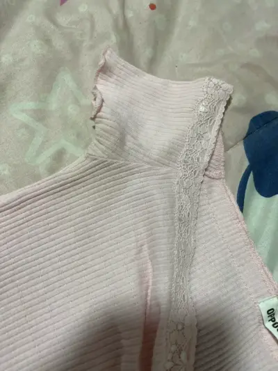 Polera rosada de encaje - miniatura 2
