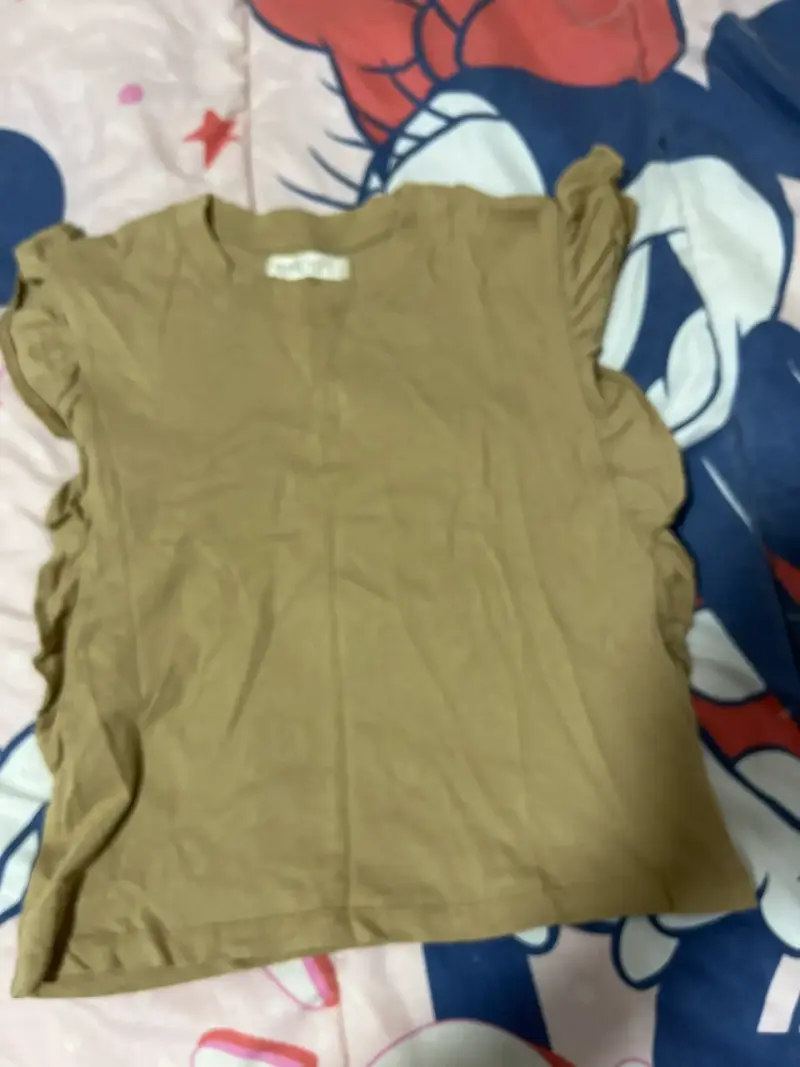 Polera beige con volantes - 1