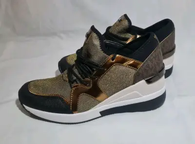 Zapatillas doradas con logo MK - miniatura 3