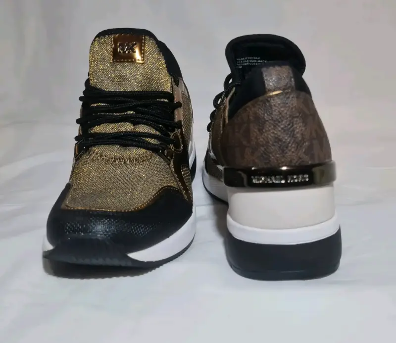 Zapatillas doradas con logo MK - 5