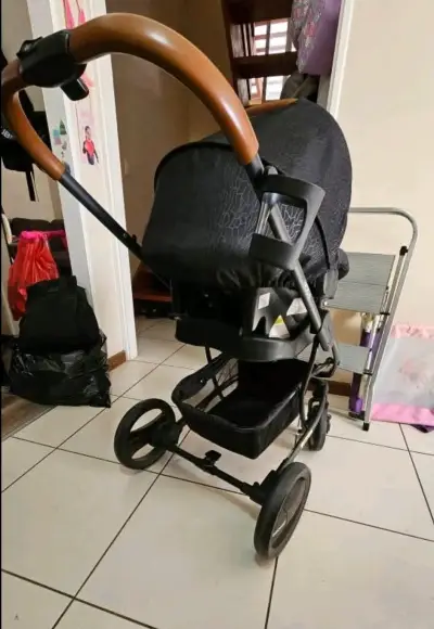 Coche de bebé Bebesit negro - miniatura 3