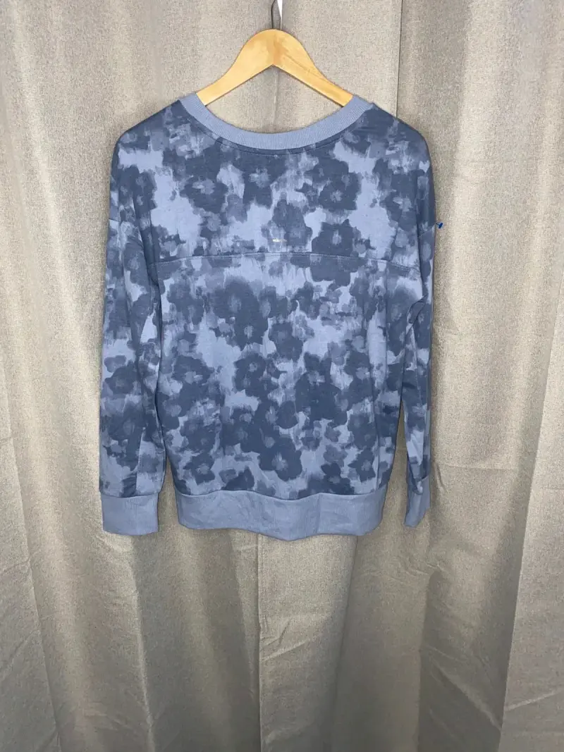 Polerón azul con estampado floral - 2