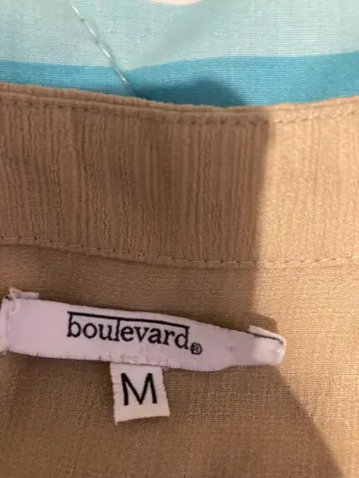 Vestido beige sin mangas - miniatura 2
